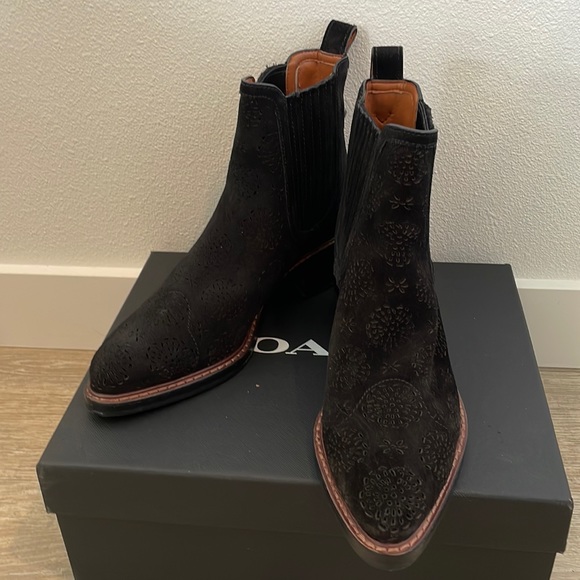 COACH Bowery Chelsea Boot with Cut Out Tea Rose in Black Suede Leather S… - Picture 2 of 15